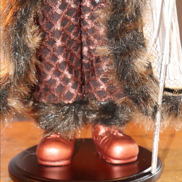 SANTA CLAUS HOLDING A JEWELED STAFF AND WREATH - Picture 15 of 15